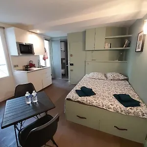 Appartement Studio équipé Métro Abbesses à Montmartre, Paris