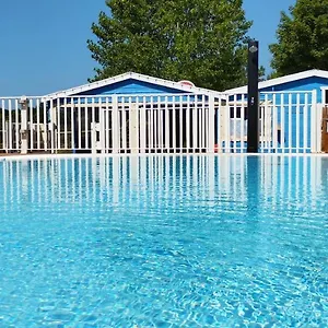  Camping Les Embruns 3* France